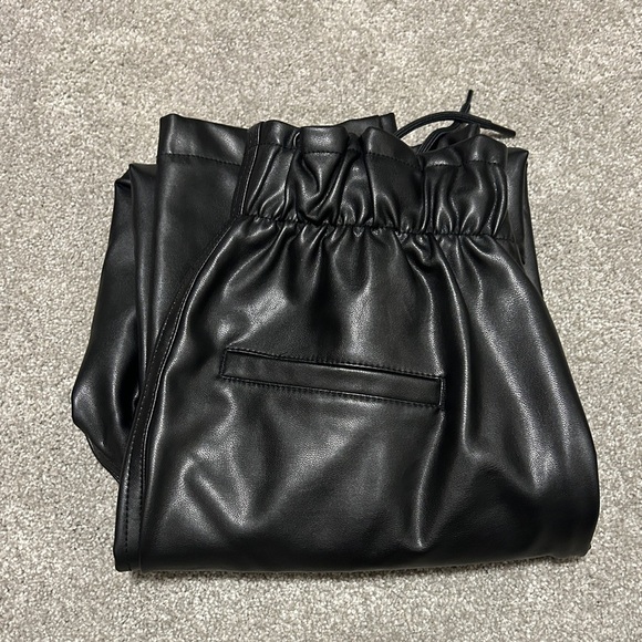 Abercrombie & Fitch Faux Leather Joggers Size XS - Picture 1 of 10